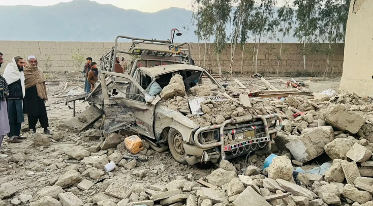 Paquistão declara guerra e ataca Afeganistão